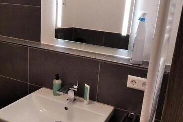 پانسیون Sroom Stuttgart Flughafen Messe