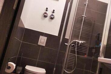 پانسیون Sroom Stuttgart Flughafen Messe