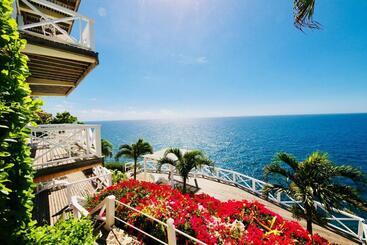 تختخواب و صبحانه Dolcevita Cliff Private Resort By Klabhouse   Adults Only