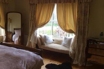 تختخواب و صبحانه Keyfield House