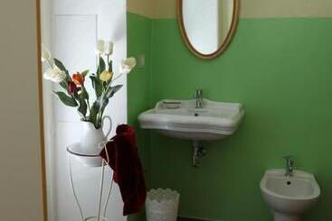 تختخواب و صبحانه Locus Amoenus Luxury Rooms