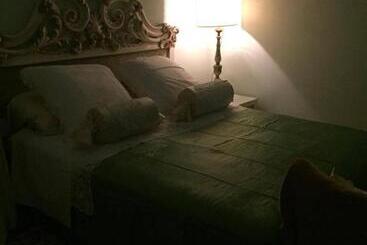 تختخواب و صبحانه Locus Amoenus Luxury Rooms