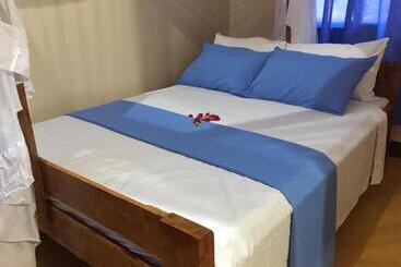 تختخواب و صبحانه Mafia Neptune Villa Lodge