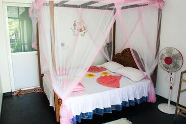 تختخواب و صبحانه Moon Light Guest