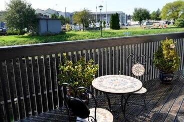 تختخواب و صبحانه Railway House Guest House
