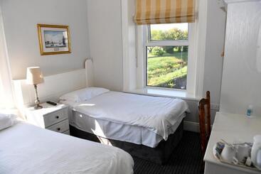 تختخواب و صبحانه Railway House Guest House