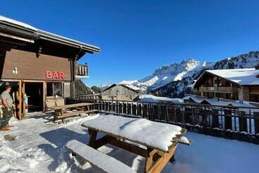 Freeride Hostel & Bar