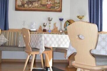 هتل Garni Eden Bed And Breakfast