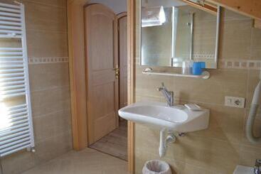 هتل Garni Eden Bed And Breakfast