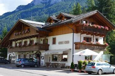 هتل Garni Eden Bed And Breakfast