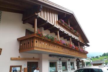 هتل Garni Eden Bed And Breakfast