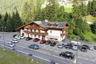 هتل Garni Eden Bed And Breakfast