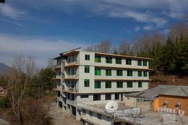 هتل Green Valley Bhurban Apartments