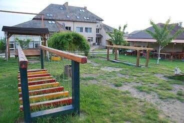 هتل Guest House Uzhgorod