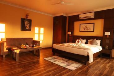 هتل Maden Inn
