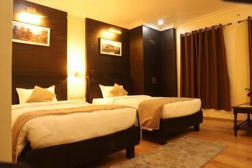 هتل Maden Inn