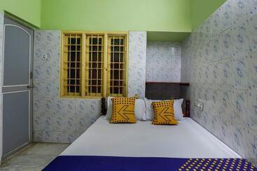 هتل Spot On 69027 Gemini Guest House