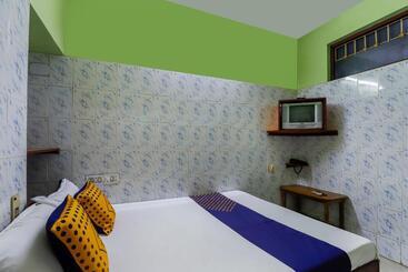 هتل Spot On 69027 Gemini Guest House