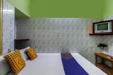هتل Spot On 69027 Gemini Guest House