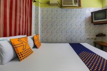 هتل Spot On 69027 Gemini Guest House