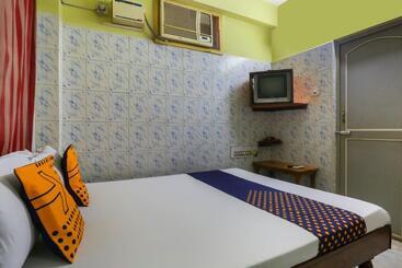 هتل Spot On 69027 Gemini Guest House