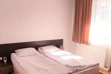 پانسیون Djolevi Guesthouse