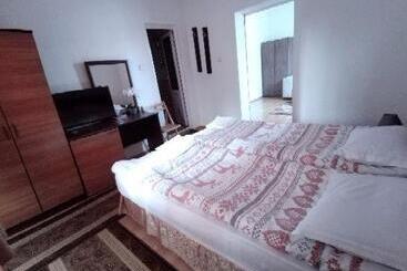 پانسیون Djolevi Guesthouse