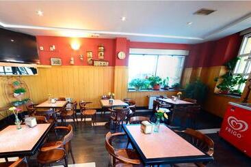 پانسیون Hostal Bar Stop