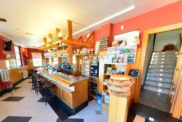 پانسیون Hostal Bar Stop
