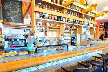 پانسیون Hostal Bar Stop