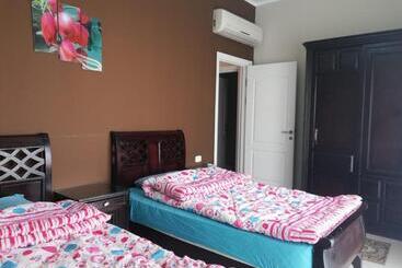 پانسیون Luxury Host  219  Dream Land