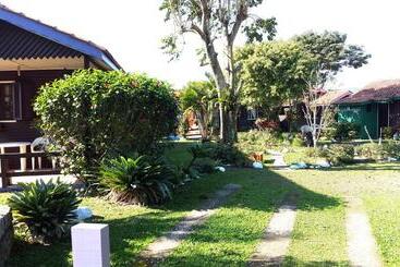 پانسیون Residencial Emery Village