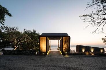Z9 Resort