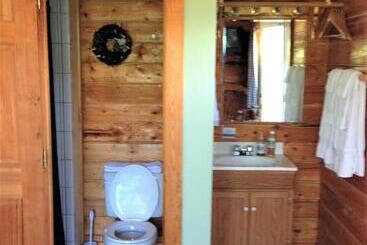 هاستل Homer Floatplane Lodge