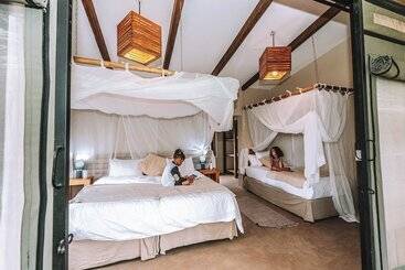 هتل Adrift River Club