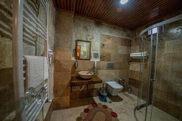 هتل Belenus Cave House