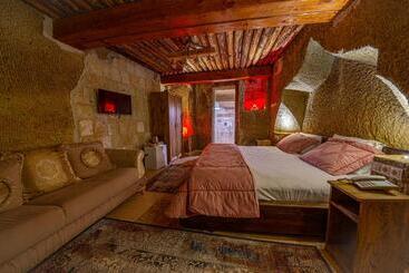 هتل Belenus Cave House