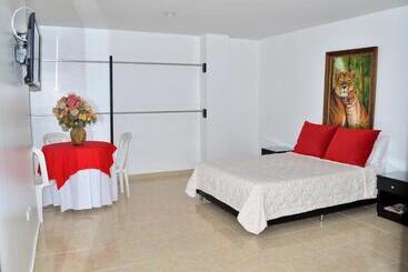 هتل D Leon Inn