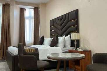 هتل De Silver Green Luxury