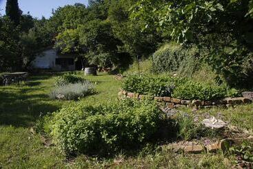 هتل Farm Stay Domačija Butul