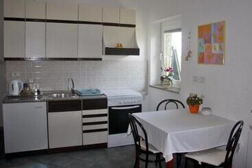 هتل Farm Stay Domačija Butul