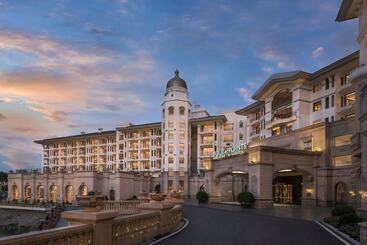 Отель Four Points By Sheraton Yangjiang City Center