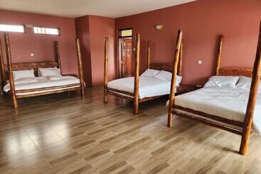 هتل Ishasha Pride Lodge