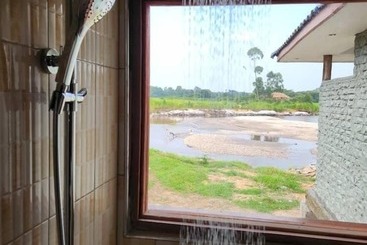 هتل Ishasha Pride Lodge