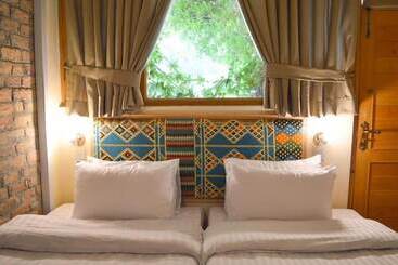 هتل Roomy Hindukush Sarai