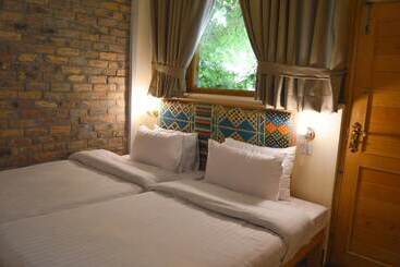 هتل Roomy Hindukush Sarai