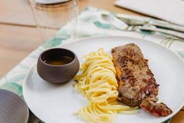 هتل Le Castel Cabourg Hôtel & Spa Restaurant La Calypso
