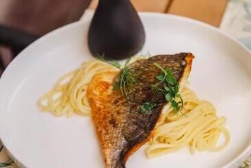هتل Le Castel Cabourg Hôtel & Spa  Restaurant La Calypso