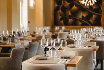 هتل Le Castel Cabourg Hôtel & Spa  Restaurant La Calypso