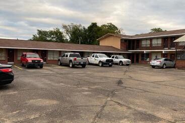 فندق على الطريق Dollar Save Inn